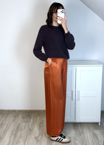 Pomarańczowe spodnie satynowe z wiskozy wide leg