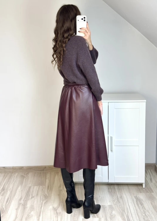 Spódnica z ekoskóry midi z kieszeniami