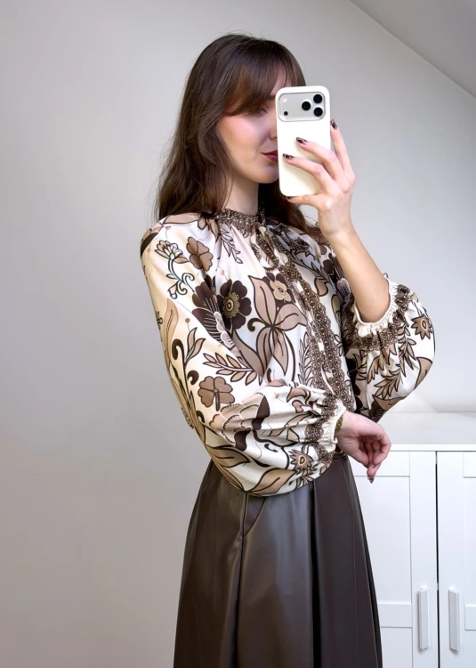 Elegancka koszula w kwiaty z wiązaniem pod szyją