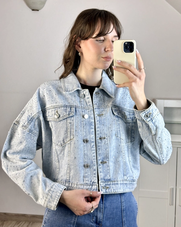 kurtka denim ozdobna z kryształkami casual look