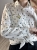 Koszula Sisi z kieszenią i ozdobnym detalem – wzór polka dot.