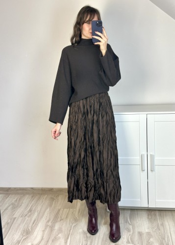 Satynowa gnieciona spódnica maxi – brązowa