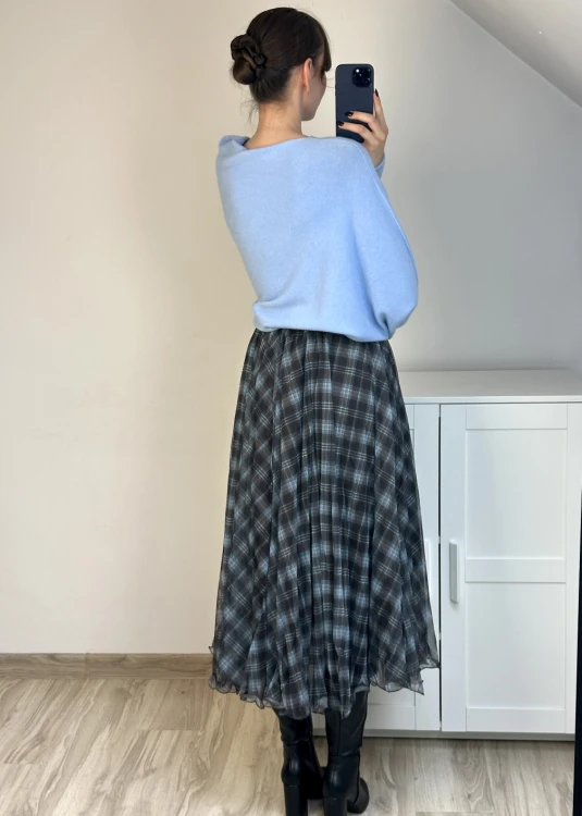 Lekka spódnica midi w kratę do jesiennych stylizacji