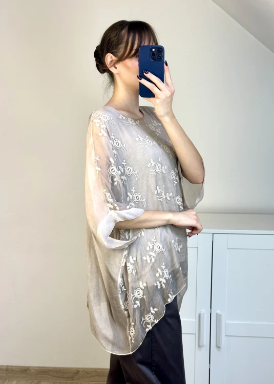 Elegancka beżowa bluzka z jedwabiem i haftem