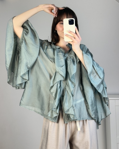 modna koszula damska z żabotem i falbanami koszula damska elegancka na wyjście stylowa bluzka damska luźna z falbanami trendy moda