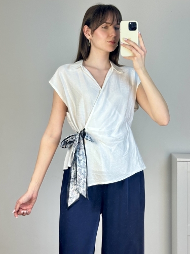 bluzka kopertowa wiskozowa damska z wiązaniem w talii elegancka bluzka damska z gumką w pasie kopertowy krój lekka bluzka wiskozowa damska podkreślająca talię
