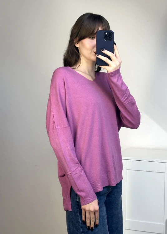 Sweter damski do jeansów i eleganckich spodni