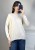 Beżowy sweter dzianinowy basic z dekoltem łódka