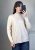 Beżowy sweter dzianinowy basic z delikatną stójką
