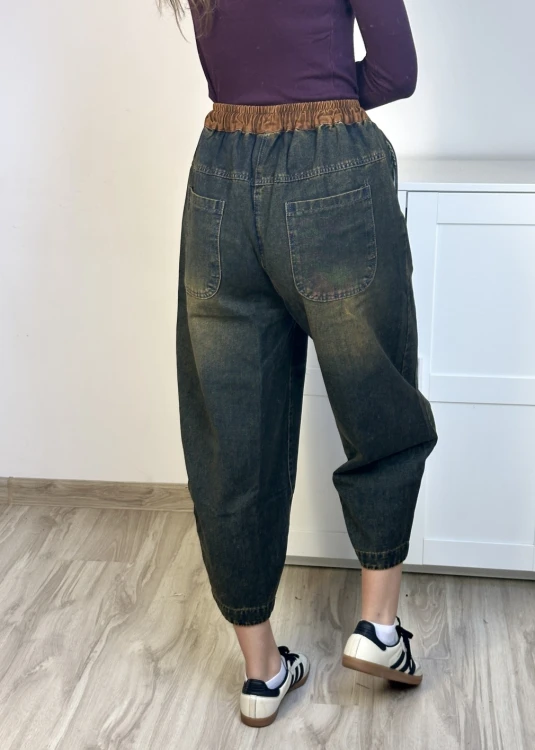 Brązowe jeansy damskie z ozdobnymi przeszyciami do codziennych stylizacji