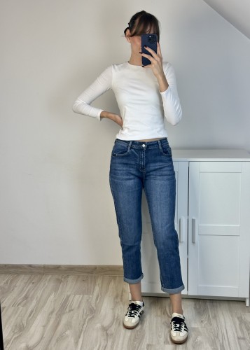 Niebieskie jeansy damskie baggy fit z podwijanymi nogawkami
