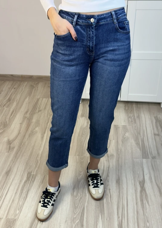Damskie spodnie jeansowe baggy z zapięciem na guzik