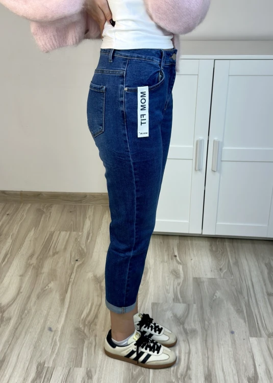 Jeansy Mom Fit w większych rozmiarach do swetrów i koszul