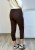 Czekoladowe spodnie jeansowe Mom Fit z kieszeniami