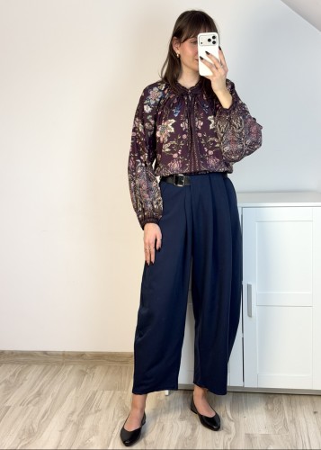 Eleganckie spodnie typu barrel z paskiem – granatowe