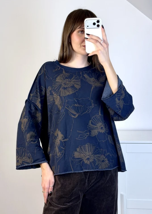 Bluza bawełniana z kwiatowym wzorem – granatowa