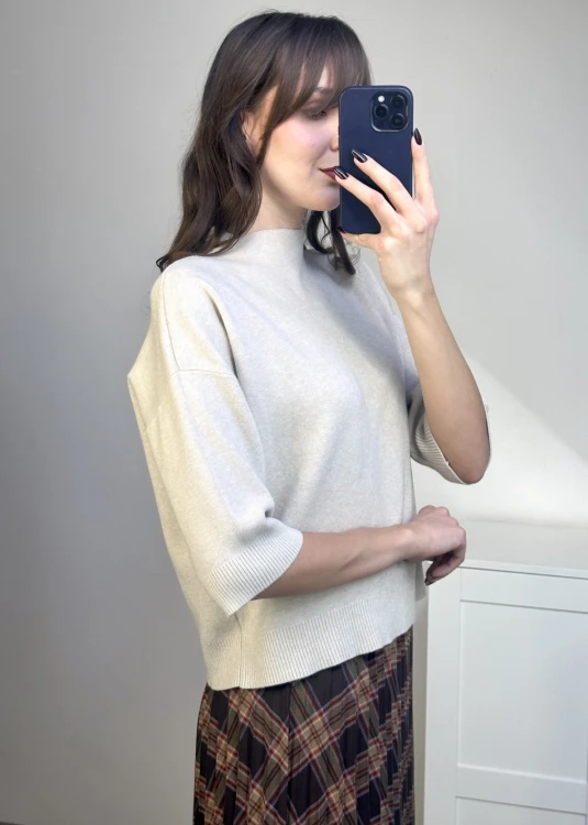 Sweter wiskozowy o pudełkowym kroju – beżowy