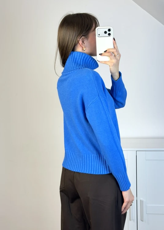Mięsisty sweter z golfem i długim rękawem