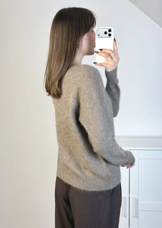 Puszysty sweter z kaszmirem i jedwabiem – cappuccino