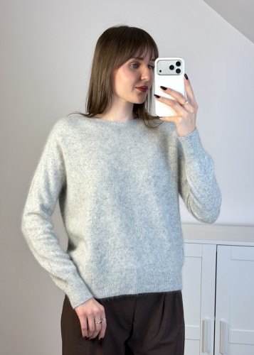 Sweter z wełną merino, kaszmirem i jedwabiem – szary