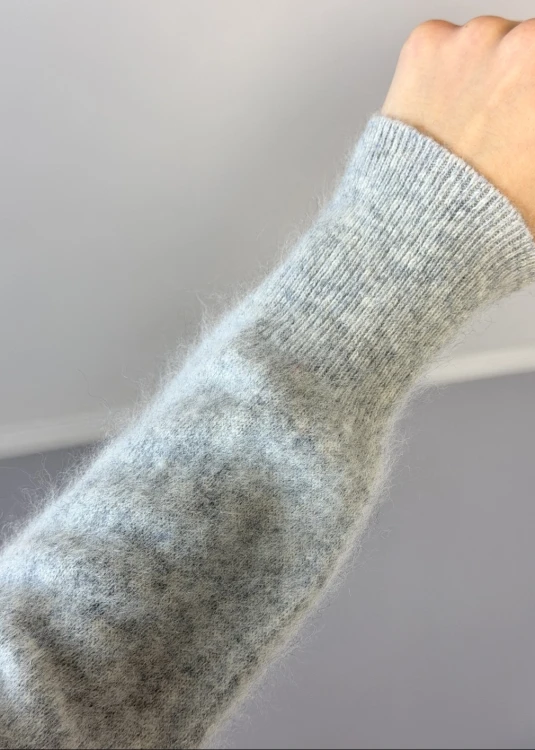 Lekki i ciepły sweter z wełną merino – szary