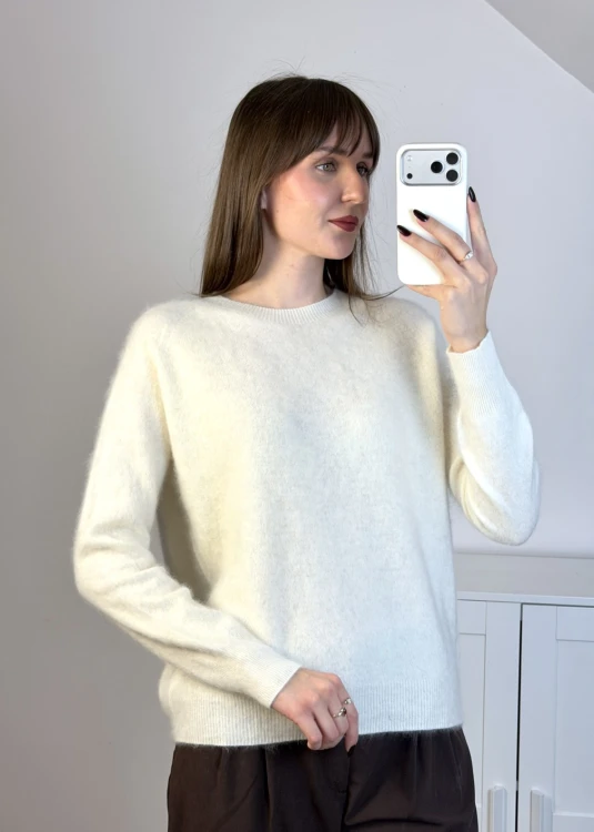 Sweter z wełną merino, kaszmirem i jedwabiem – śmietankowy