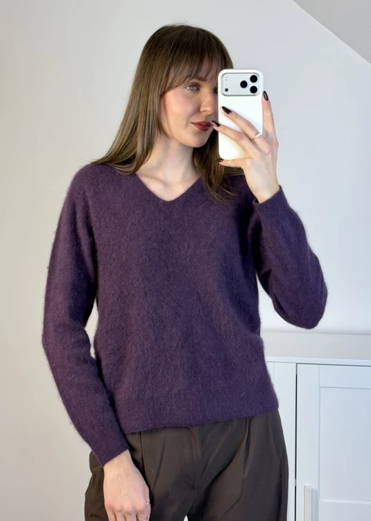 Sweter z wełną merino, kaszmirem i jedwabiem z dekoltem V – śliwkowy