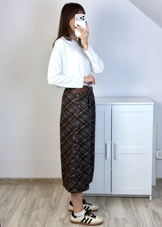 Szerokie spodnie culotte w kratę – brązowe