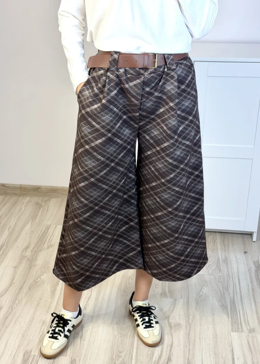 Eleganckie spodnie culotte w kratę – brązowe