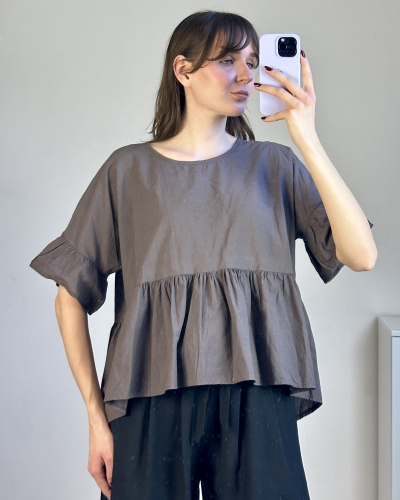Bluzka oversize z marszczeniem luźny krój przód Bawełniana bluzka oversize wygodny fason na co dzień