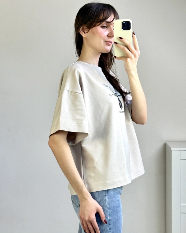 Bawełniany t-shirt z nadrukiem codzienny look T-shirt luźny komfortowy krój na co dzień