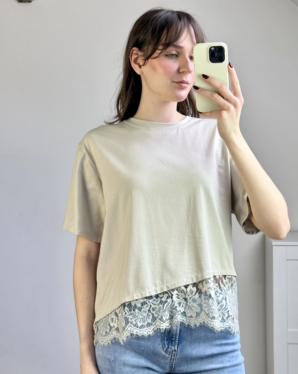 Bawełniany t-shirt warstwowy efekt koronka